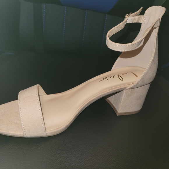 Lulu's ankle strap nude heels - Picture 1 of 3